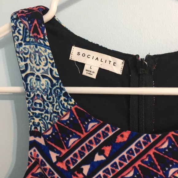 Bright patterned dress - Picture 4 of 4